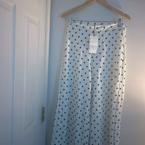 Beautiful pants designed by Zara white with black for an education brand new